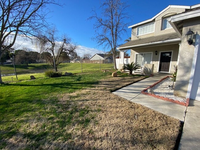 Building Photo - Great North Hanford Location