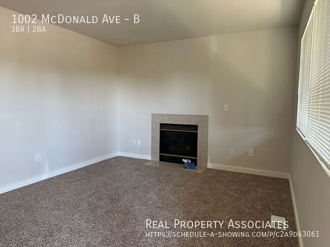 Building Photo - 1002 McDonald Ave
