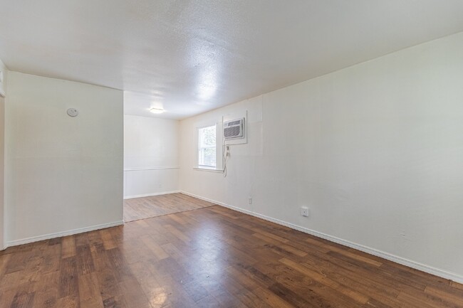 Building Photo - 7115 Glen Terrace