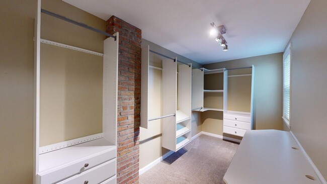 Walk In Closet - 3515 Penn Ave