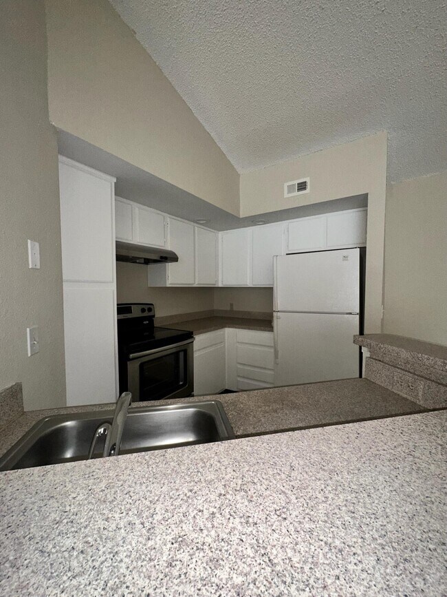 Foto del edificio - 1401 Village Blvd