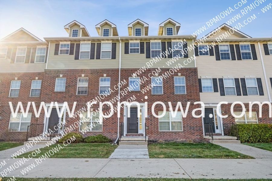 Primary Photo - Johnston Townhome! 3 Bedroom, 2.5 Bathroom...