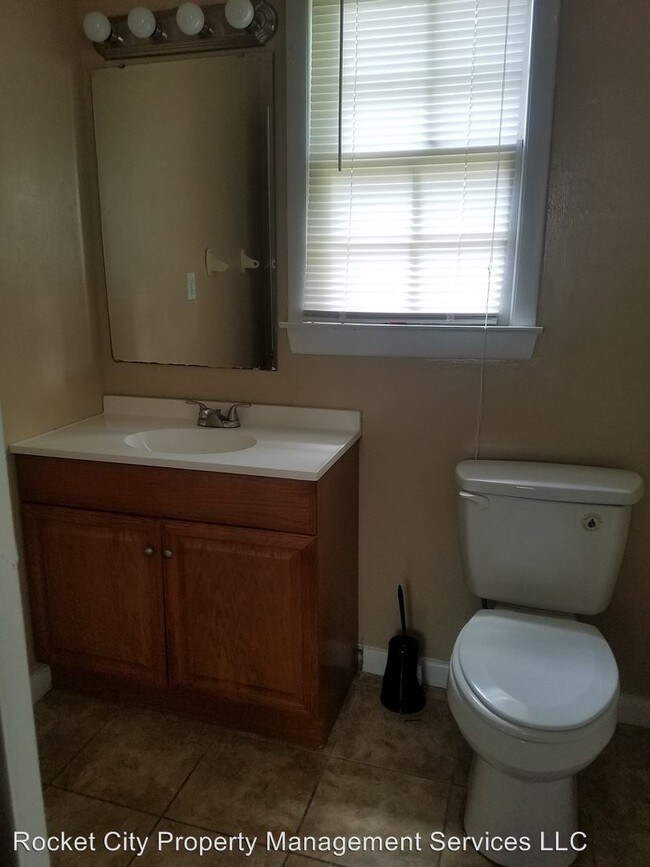 Building Photo - 4233 Teejay Dr NW