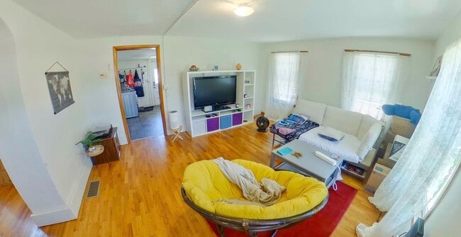 Building Photo - 402 Bluemont Ave