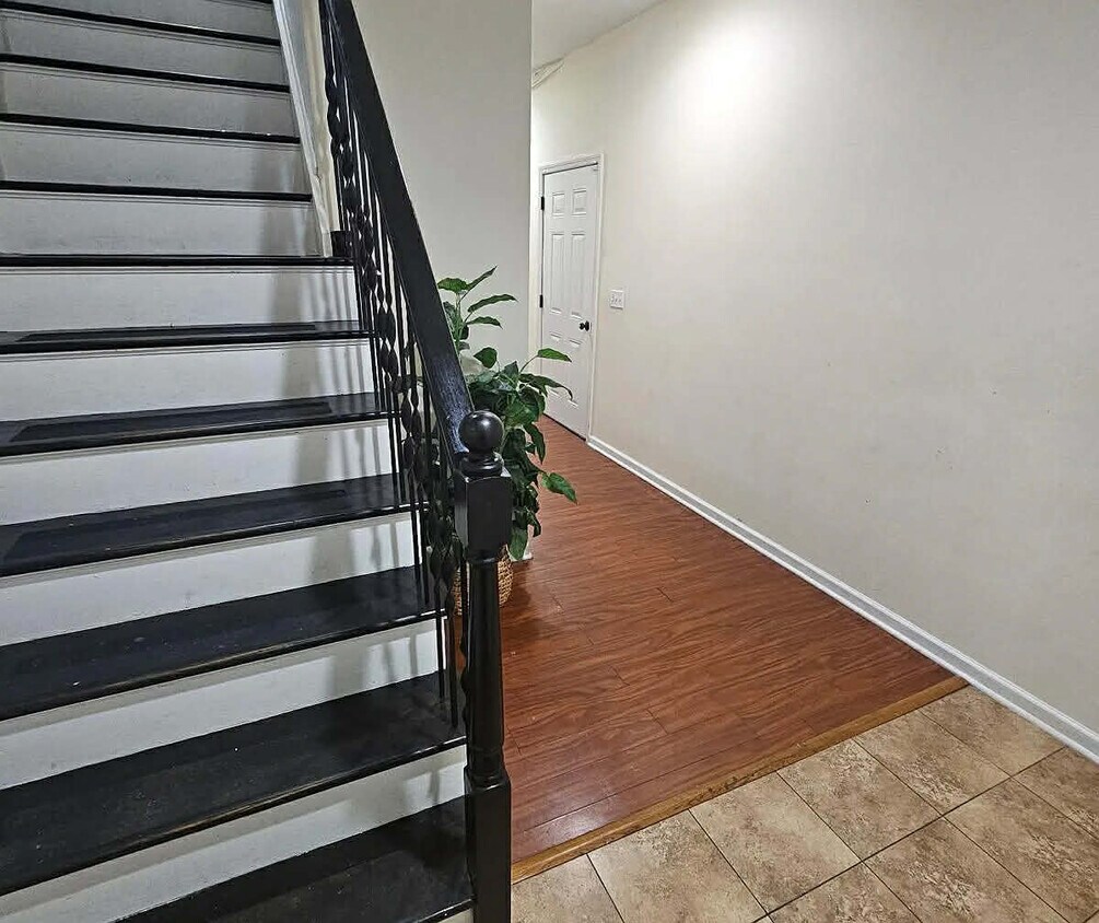 Building Photo - 128 Astoria Pl