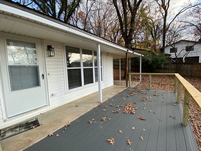 Building Photo - 1218 N Lewis Ave