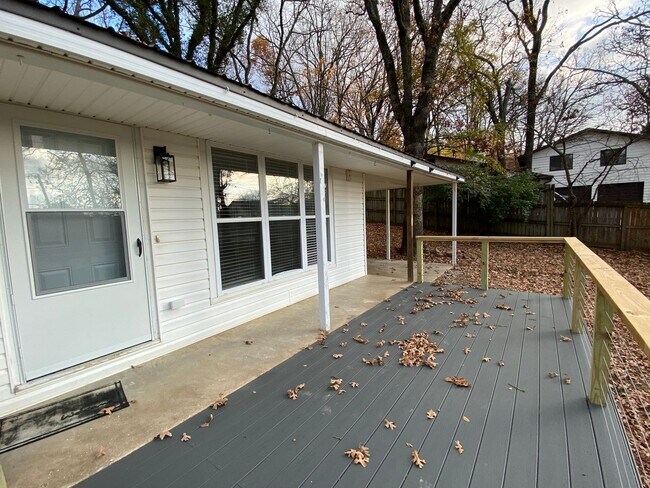 Foto del edificio - Recently Renovated 3 Bedroom, Near Shoppin...