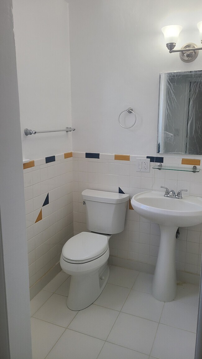 Foto del edificio - 3639 McLaughlin Ave