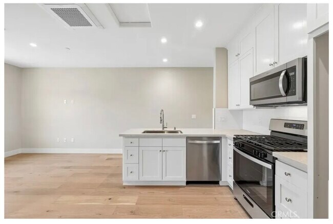Foto del edificio - 3148 Johnson Ave
