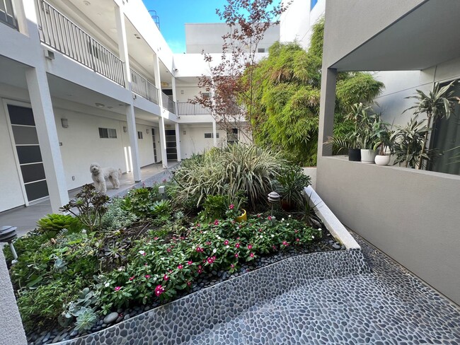 Foto del edificio - 11929 Courtleigh Dr