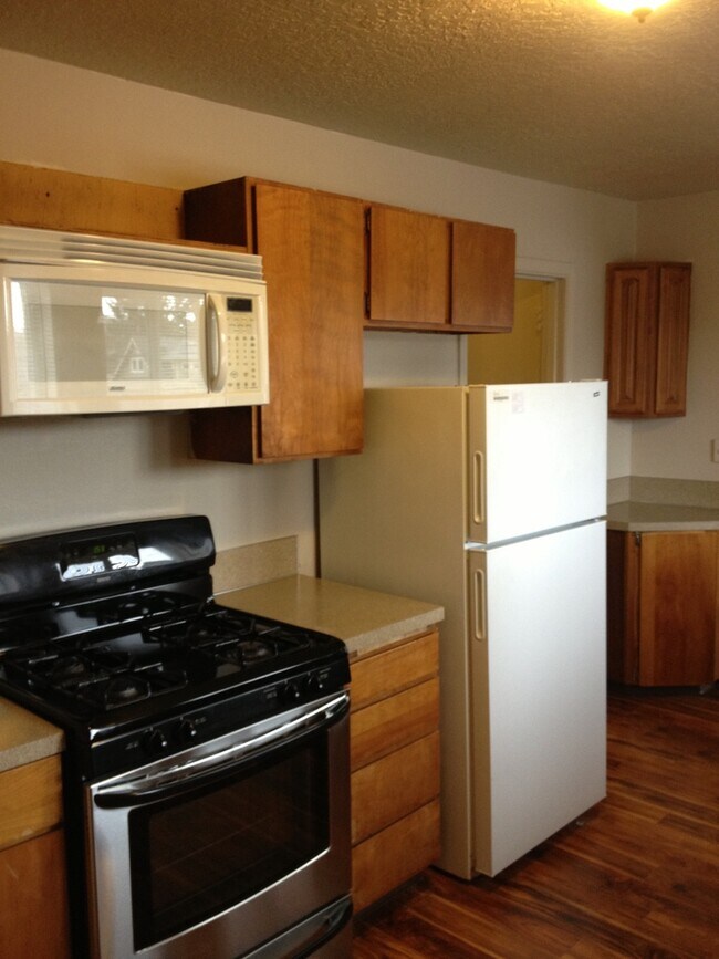 Foto del edificio - 4224-4224 N Commercial Ave
