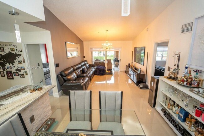 Foto del edificio - 2061 Renaissance Blvd