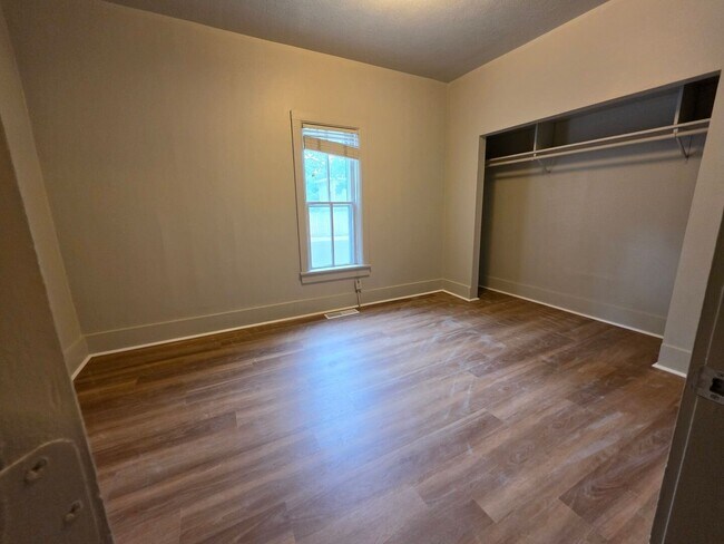 Foto del edificio - Charming 2 bedroom unit - Conveniently located.