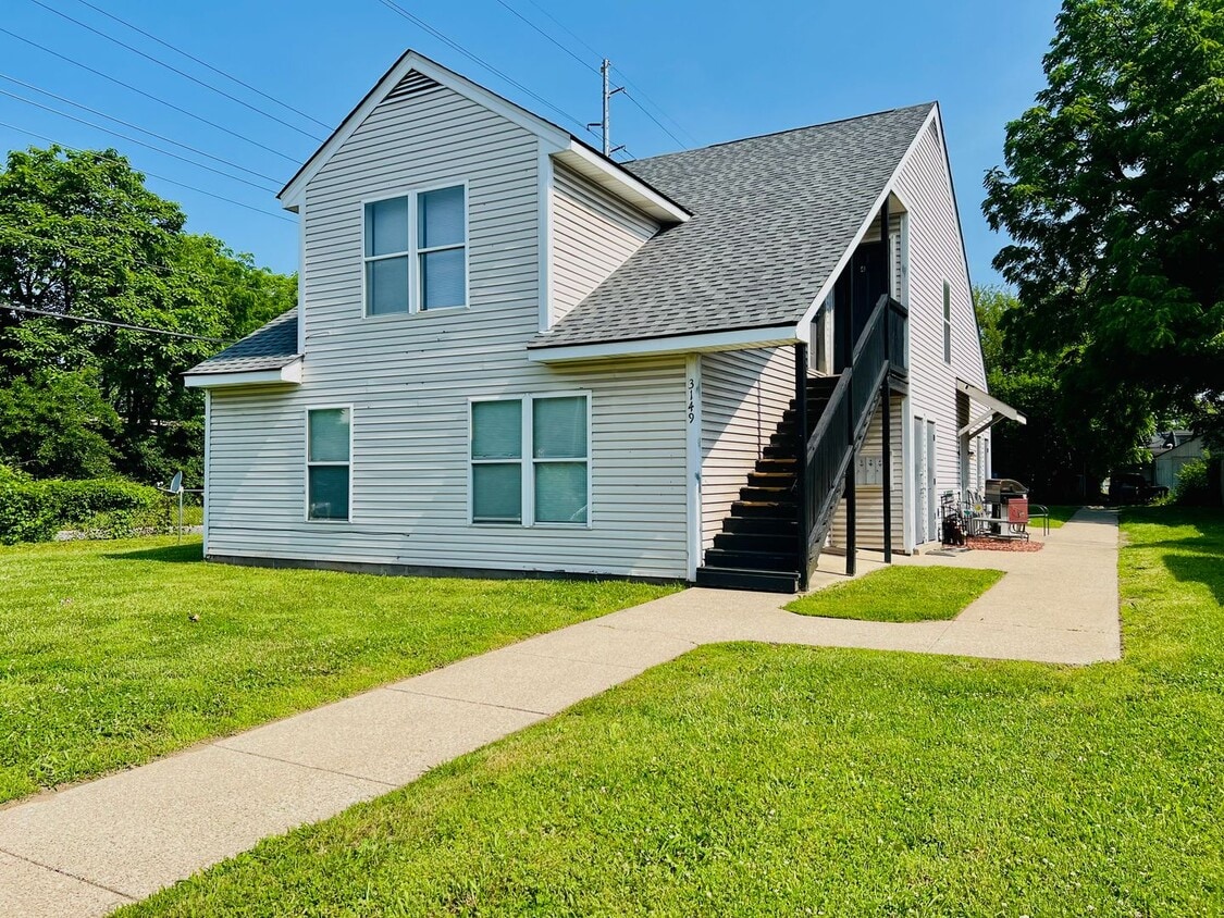 Primary Photo - Second floor 1 bedroom apartment- Section ...