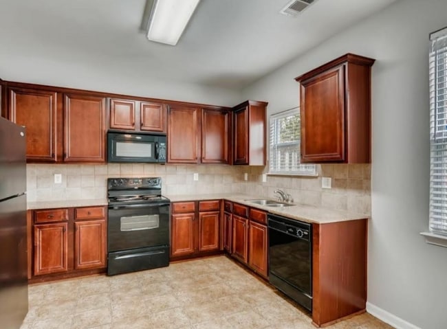 Building Photo - 540 Tufton Tr