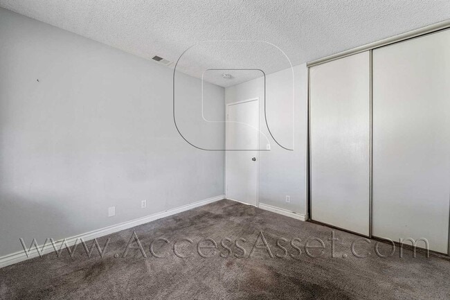Building Photo - Beautiful 2 Bed/ 1 Bath Home Located In 55...