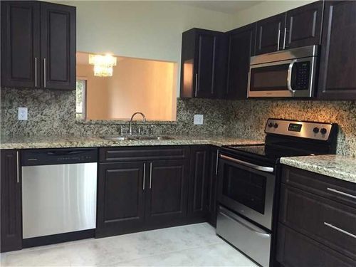 Building Photo - 445 Lakeview Dr