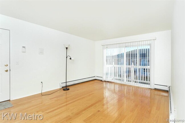 Foto del edificio - 2425 Torquay Ave