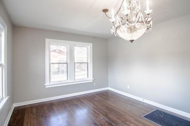 Building Photo - Beautiful 3-Bedroom Home with Natural Ligh...