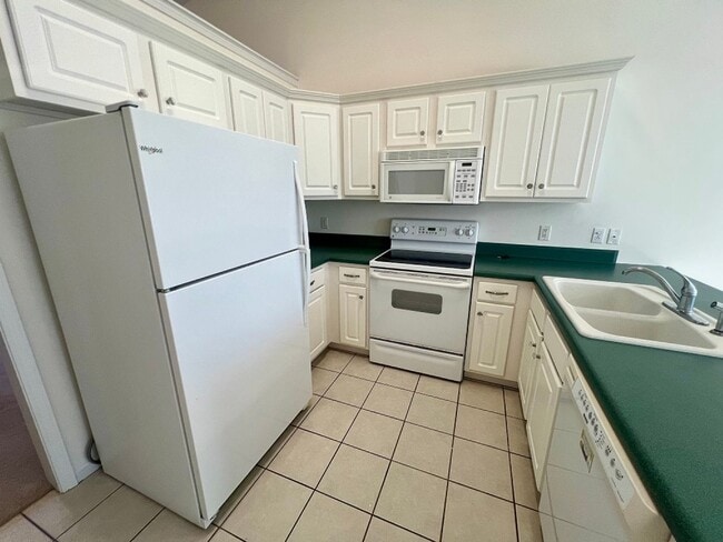 Building Photo - 2 Bedroom, 2 Bath in West Murfreesboro, Bi...