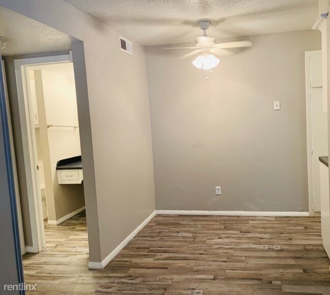 Foto del edificio - 1 br, 1 bath Apartment - 7408 NW 22nd St
