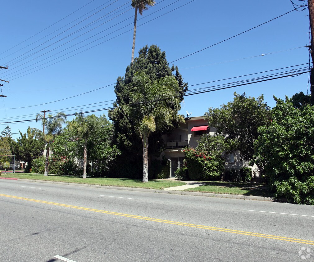 Foto del edificio - 5360 Kester Ave