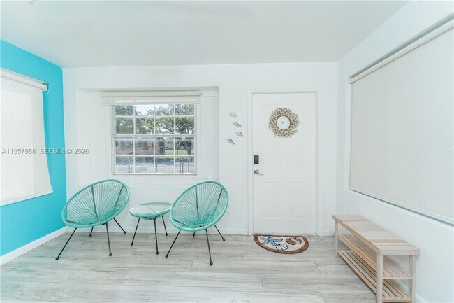 Foto del edificio - 1215 NE 127th St