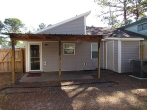 Building Photo - 111 Village Cir