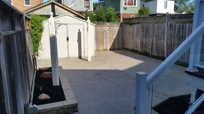 Building Photo - 18 Glendale Av N