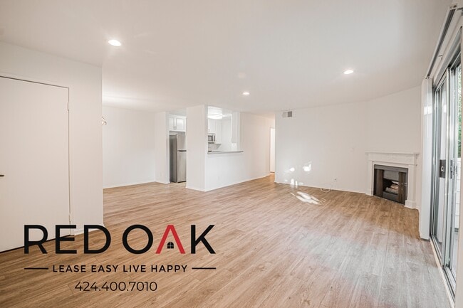 Building Photo - 13444 Moorpark St