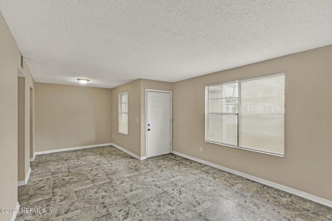 Foto del edificio - 475 Crabapple Ct