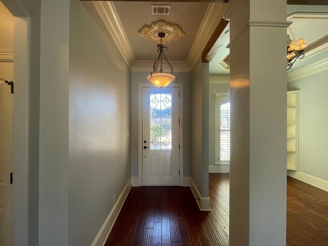 Building Photo - Sought after location so hurry!