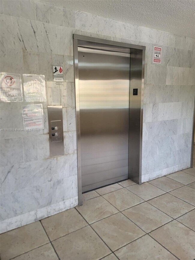 Foto del edificio - 6990 NW 186th St
