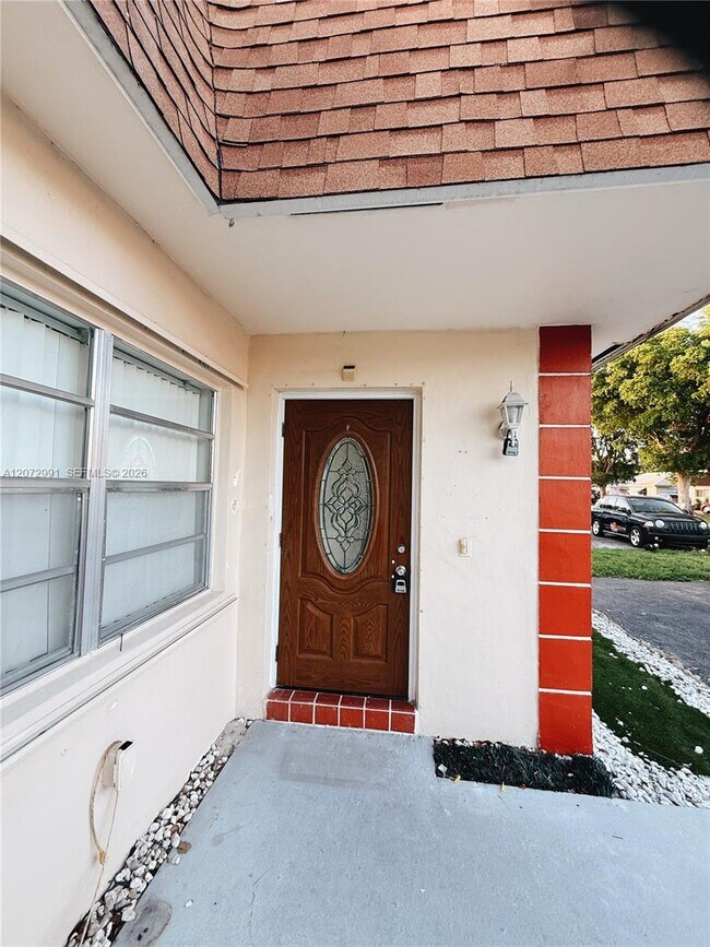 Foto del edificio - 7653 NW 74th Ave
