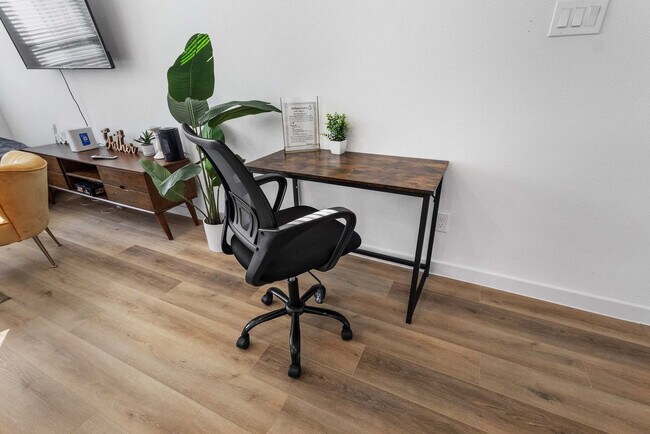 Building Photo - 6738 Peerless St