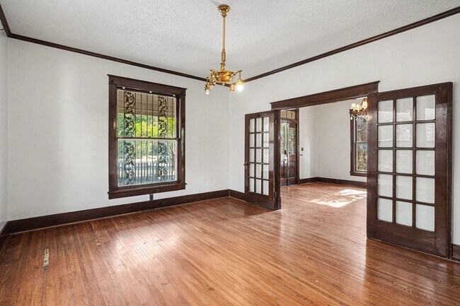 Foto del edificio - 617 Shelby Ave