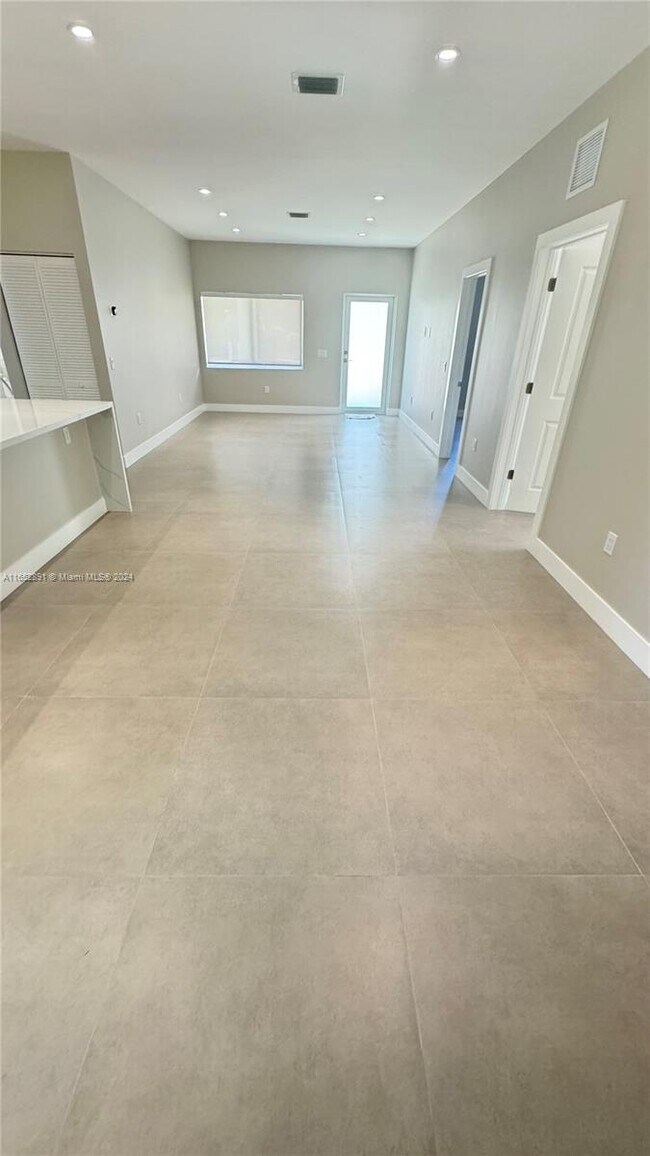 Foto del edificio - 6471 SW 43rd St