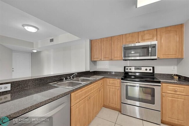 Foto del edificio - 9150 W Atlantic Blvd