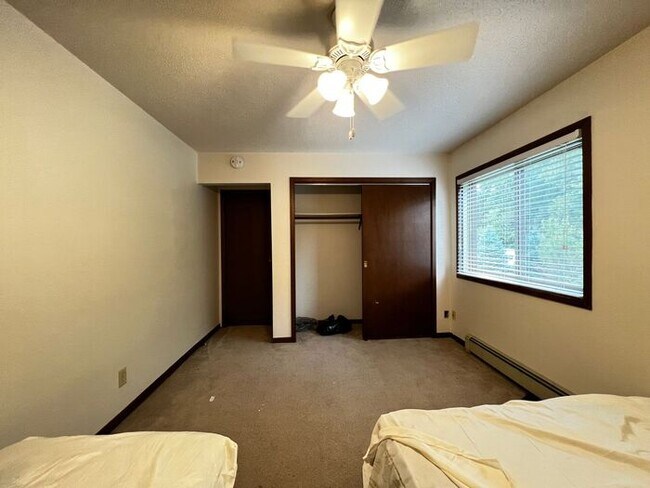Foto del edificio - $1,050 | 2 Bedroom, 1 Bathroom Apartment | No Pets | Available for August 10th, 2026 Move In!