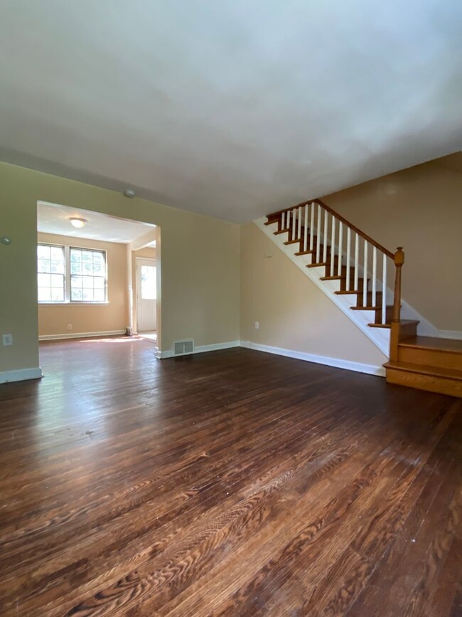 Building Photo - Beautiful 2 Bedroom, 1 Bath in Upper Darby!
