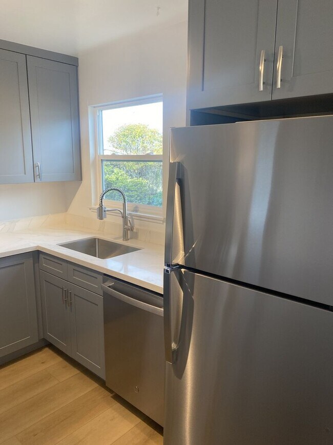 Foto del edificio - Beautifully updated 3 bedroom 2 bathroom R...