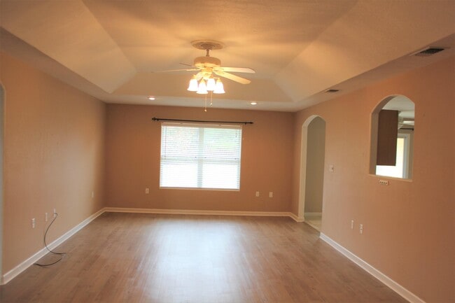 Building Photo - 8617 Olivera St