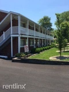 Building Photo - 1306 N Maple St