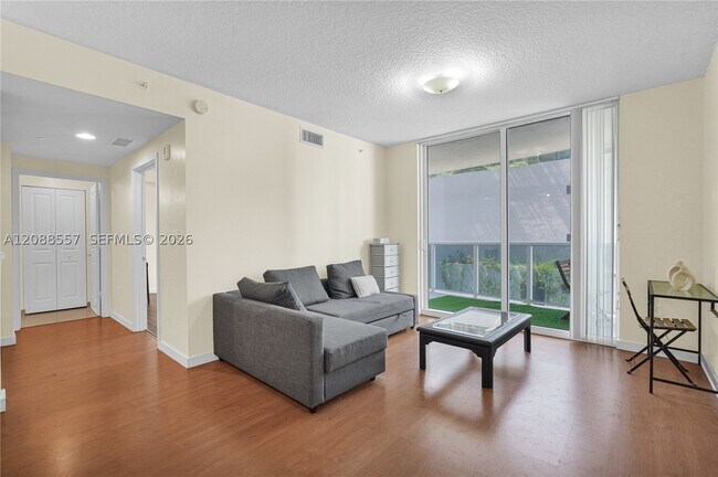 Foto del edificio - 601 NE 23rd St