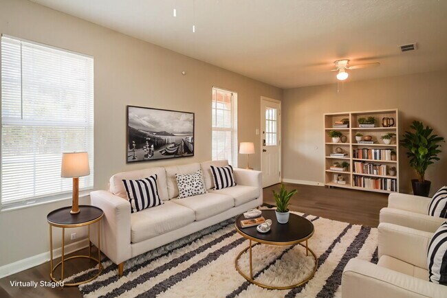 Foto del edificio - 6619 Wayne Johnson Ave