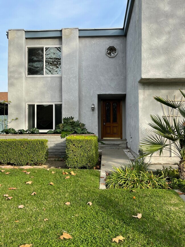 Foto del edificio - 2120 Fernwood Ct