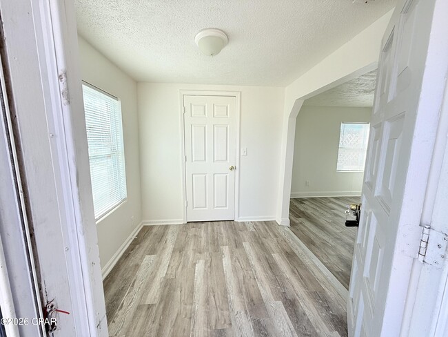 Building Photo - 237 Helen Ave