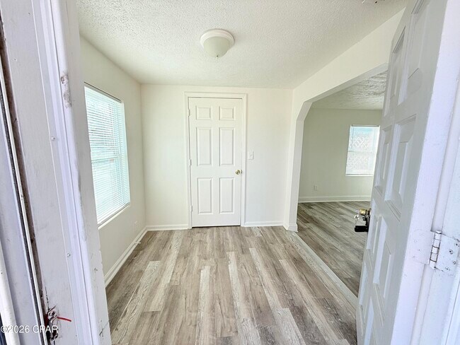 Foto del edificio - 237 Helen Ave