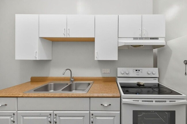 Building Photo - 2431 Ohio Ave