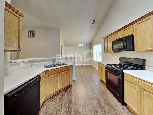 Foto del edificio - 5455 Yellow Pine Dr